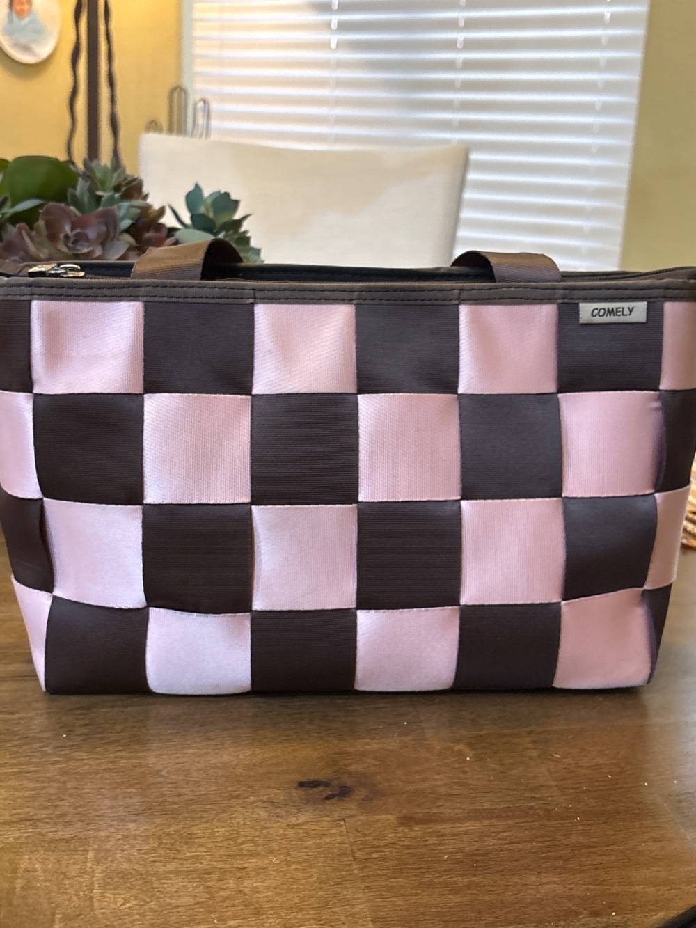 Comely handbag